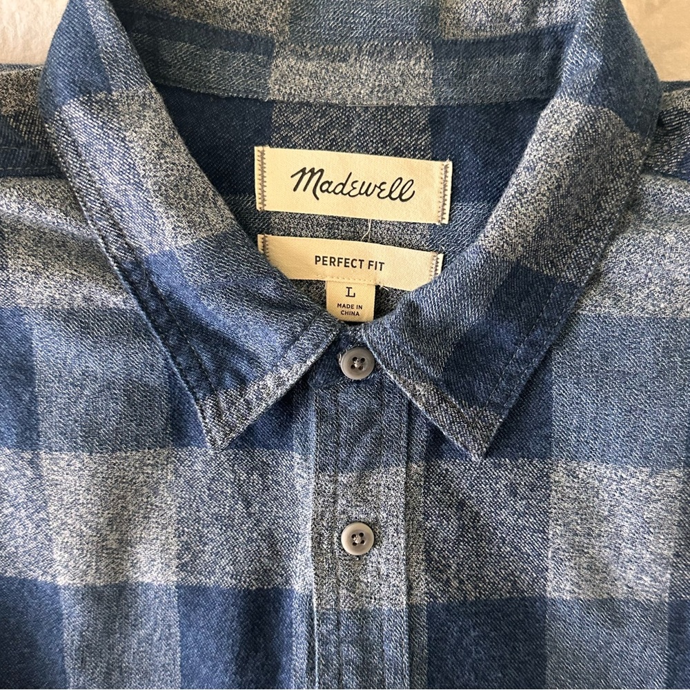 Madewell Men’s blue check long sleeve casual button down